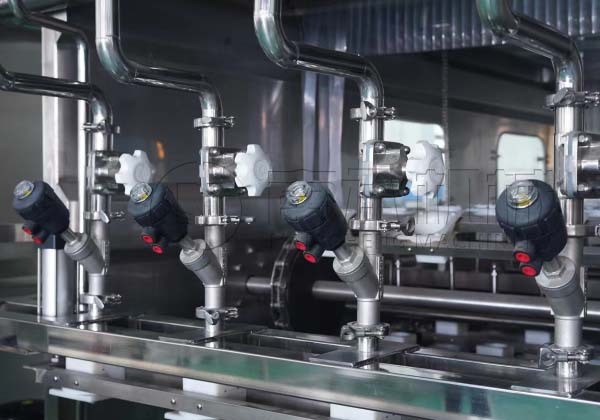 桶裝水灌裝機(jī)的工作原理是什么？擁有那些功能？